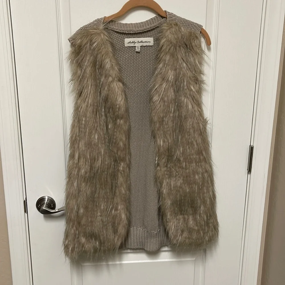 Shelby collection Faux fur Vest with knitted back - Picture 1 of 7